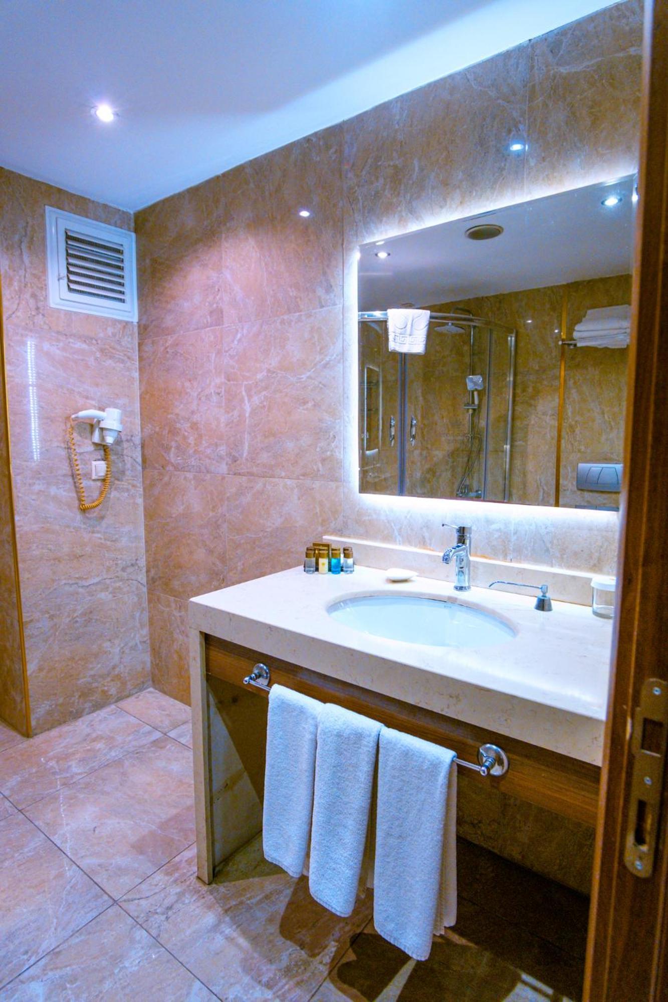 Royal Hotel Inegol מראה חיצוני תמונה